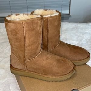 UGG Womens Classic Short Boots